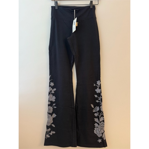 Celina Flare Leggings Petite - Picture 1 of 2